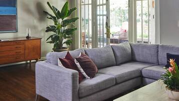 TV, fireplace, Netflix, foosball