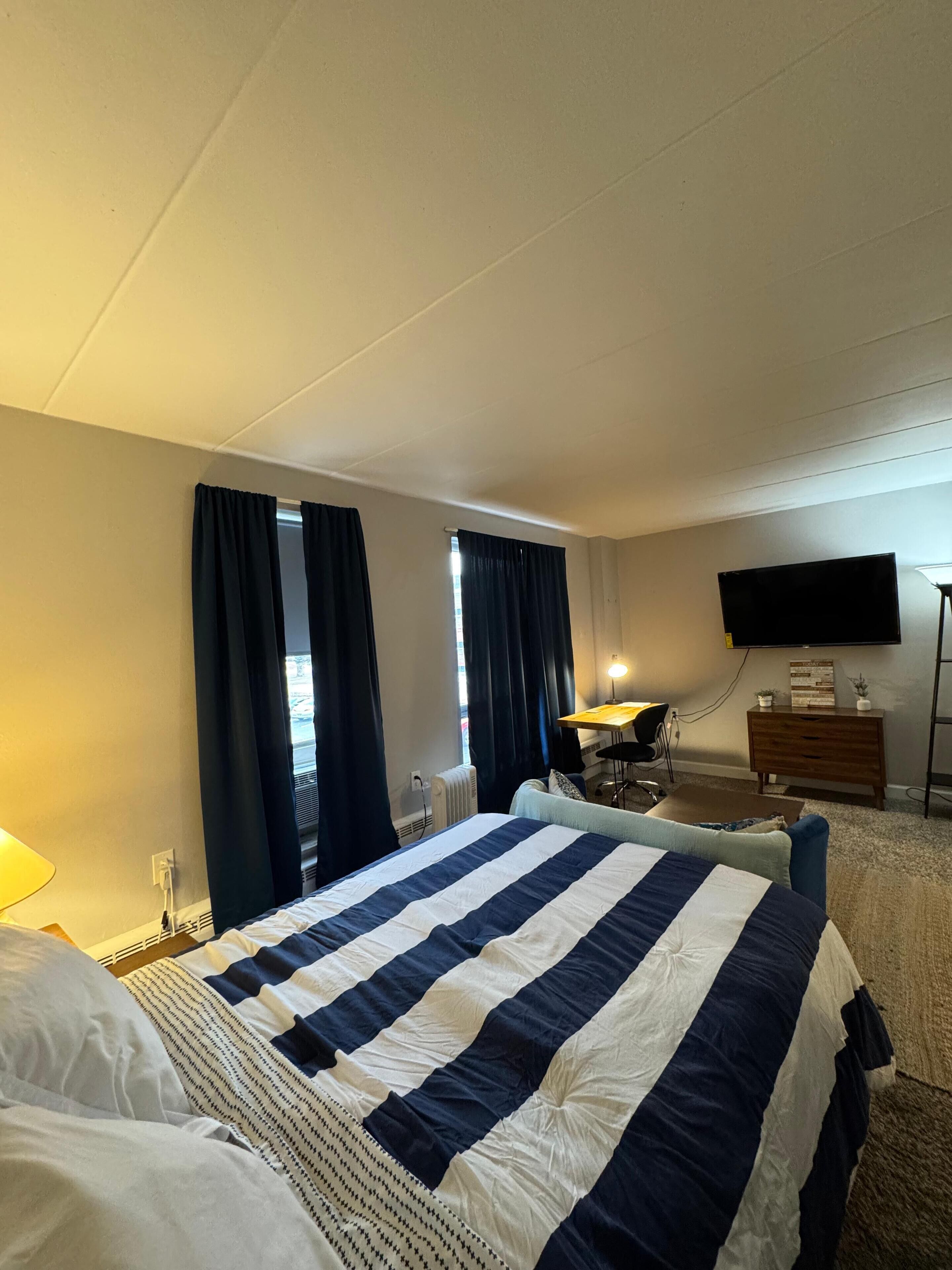 Signature Apartment, 1 Double Bed | Desk, blackout drapes, iron/ironing board, free WiFi