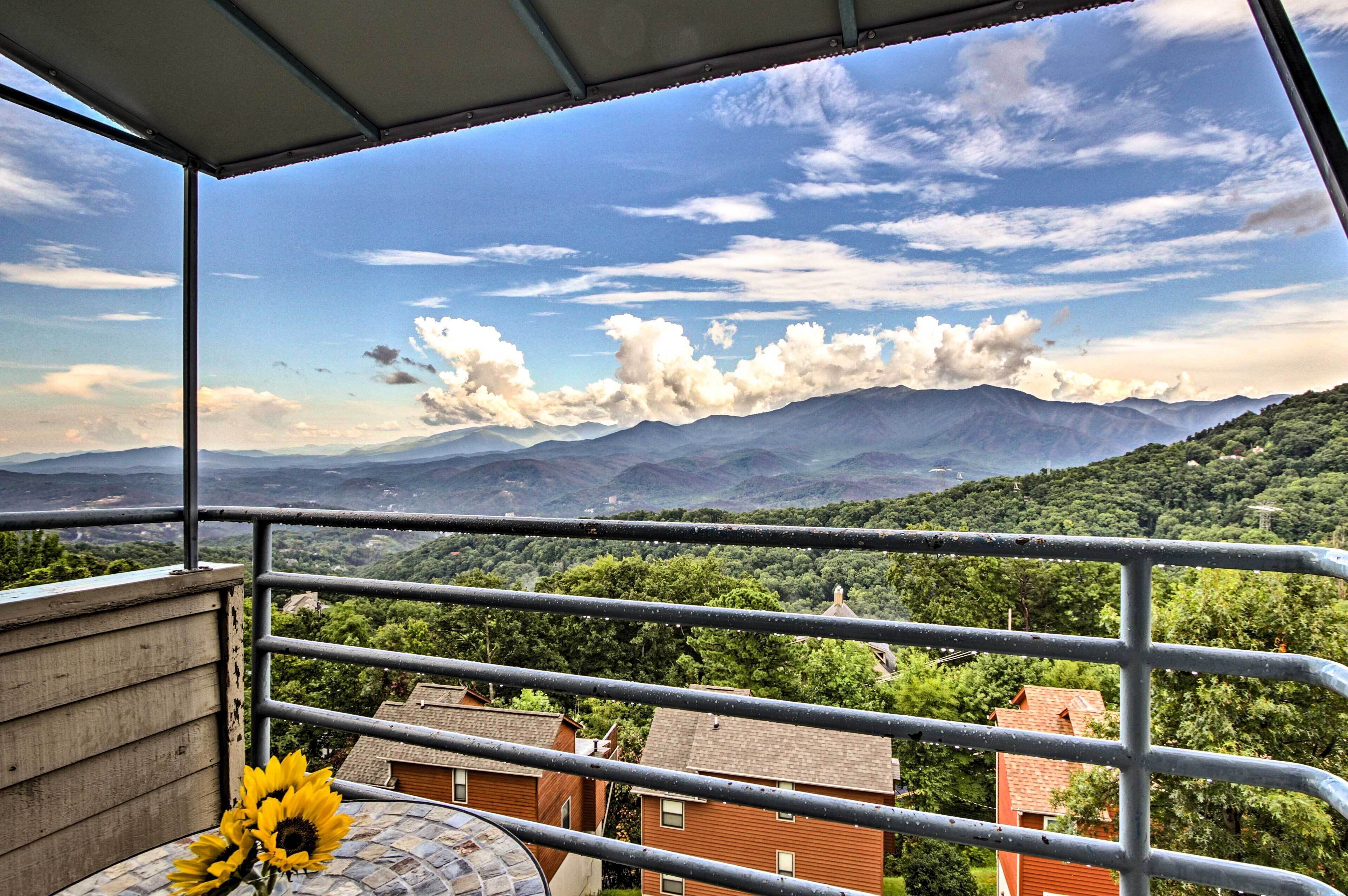 ‘Bears’ Den in the Sky’ Condo < 4 Mi to Gatlinburg