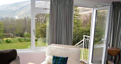 Quiet location with stunning views, sleeps 8, pet friendly, free Wi-Fi