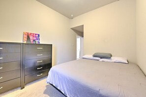 Room - Majestic Home Away from Home (Richmond)