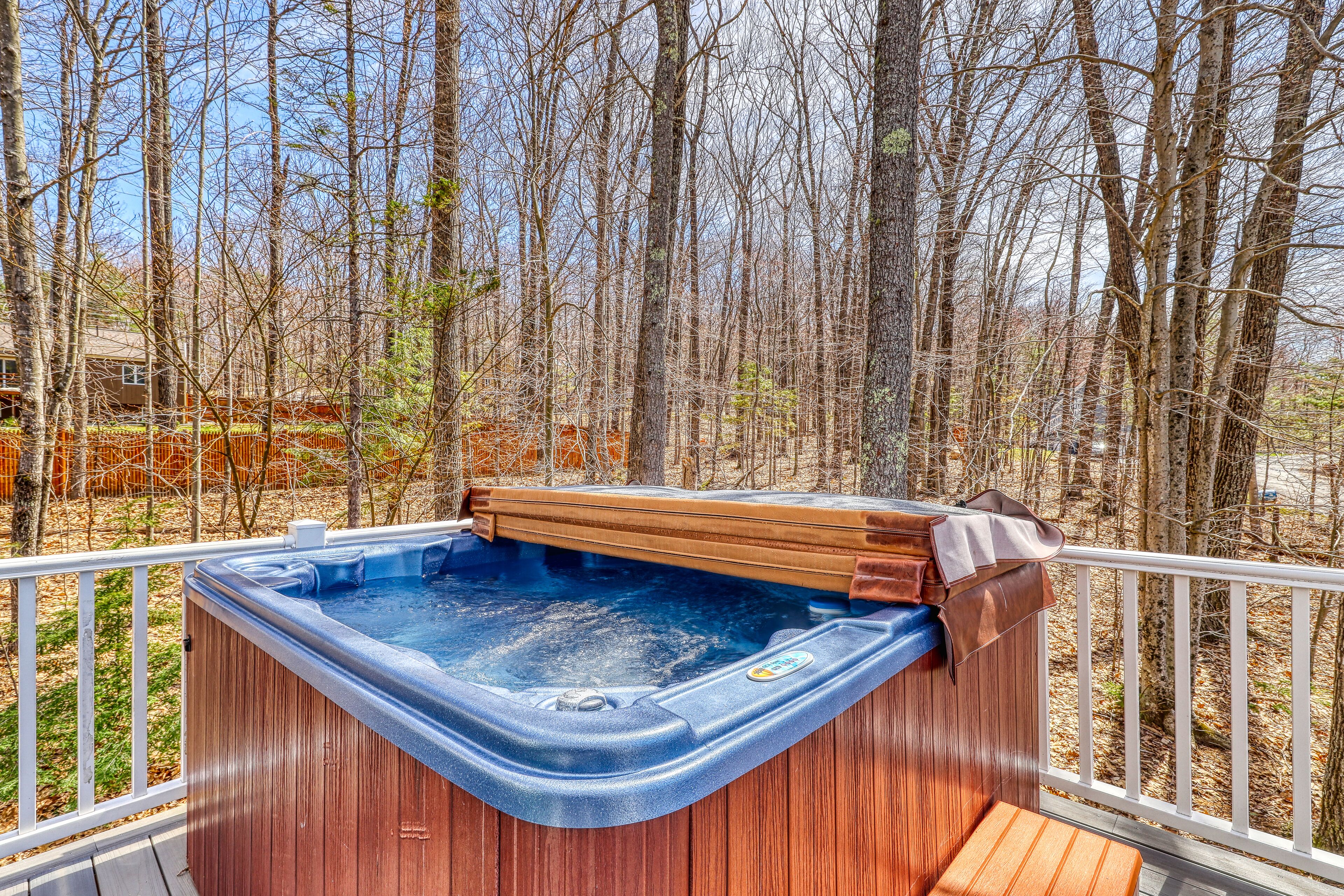Spacious home with private hot tub & mountain views - near skiing