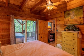 2 bedrooms, travel cot, free WiFi, bed sheets