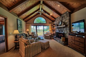 TV, fireplace - Penrith Hideaway - Yonahlossee, Tennis, Swimming, Views (Boone)