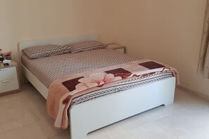 1 bedroom, iron/ironing board, WiFi - Spacious Comfortable Room 200+Reviews! (Dubai)