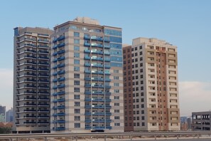 Exterior - Spacious Comfortable Room 200+Reviews! (Dubai)