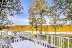 Outdoor dining - Lakefront home with private beach & dock - close to skiing (Conway)