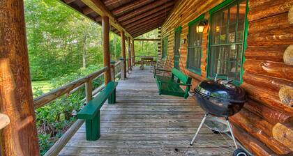 Winds Aloft -Quaint Cabin with Grandfather Mountain views, Hot Tub