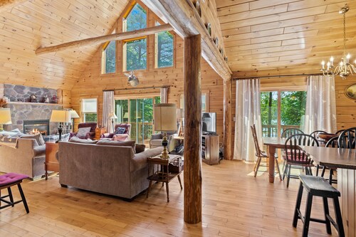 Lakefront cabin with beautiful loft, game room, views, private dock