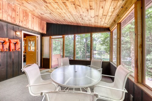 House near the lake - full kitchen, washer/dryer, quiet location