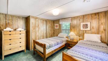 2 bedrooms, internet, bed sheets