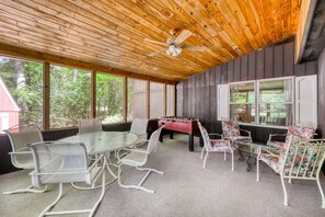 Outdoor dining - House near the lake - full kitchen, washer/dryer, quiet location (Brant Lake)
