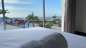 2 habitaciones, minibar, muebles diferentes y cortinas blackout 