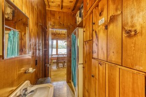 Interior - Dog-friendly cabin with lakefront location, 20' dock, smart TV (Chestertown)