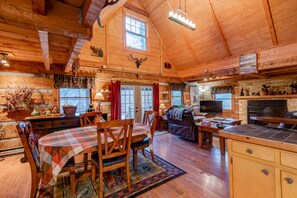 Dining - Bridgepoint Cabin: Walk to Watauga River, hot tub, play in the yard! (Banner Elk)