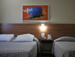 In-room safe, desk, soundproofing, free WiFi - Palace Hotel Primavera (Nova Andradina)