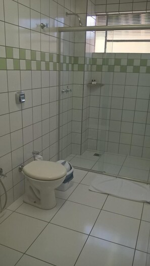 Shower, free toiletries, hair dryer, towels - Palace Hotel Primavera (Nova Andradina)