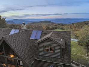 Exterior - Highland Mist  Pet Friendly, Beautiful Views, Hot Tub, Game Tables, Winery Close by (Banner Elk)