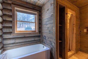 Shower, towels - Highland Mist  Pet Friendly, Beautiful Views, Hot Tub, Game Tables, Winery Close by (Banner Elk)