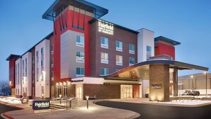 A Fairfield by Marriott hotel with a modern design, featuring a prominent entrance and a covered walkway. - Fairfield by Marriott Inn & Suites Denver West/Federal Center (Lakewood)