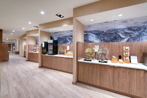 Petit déjeuner complet compris tous les jours