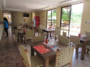 Restaurant - Retro Boutique Hotel Limited (Diani Beach)