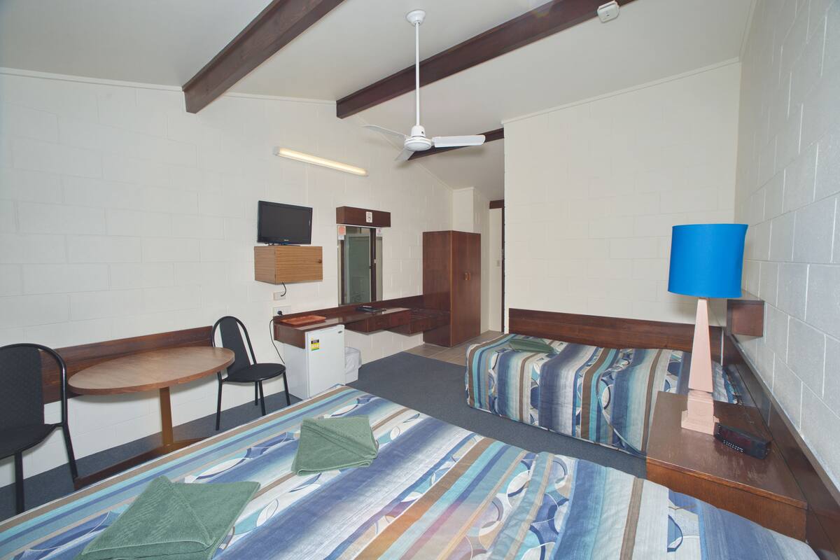 Habitación, accesible para personas con discapacidad | Cunas (de pago), camas supletorias, wifi gratis y ropa de cama