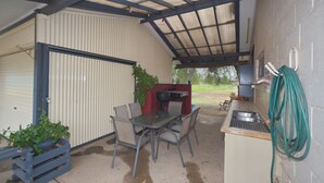 BBQ/picnic Area - Peppercorn Motor Inn (Narromine)