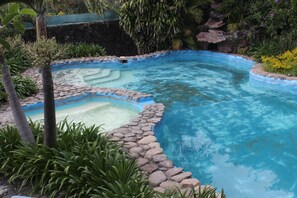 Bồn tắm spa ngoài trời