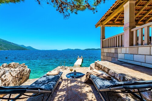 Villa Ragusea with Heating Pool and Private Beach