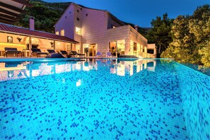 Piscine extérieure, piscine chauffée