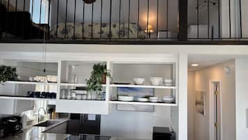 KylskÄp, mikrovÄgsugn, ugn och spishÀll