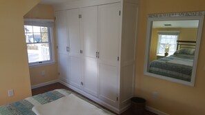 3 slaapkamers, een strijkplank/strijkijzer, wifi