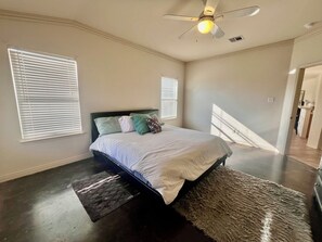 4 bedrooms, desk, iron/ironing board, WiFi