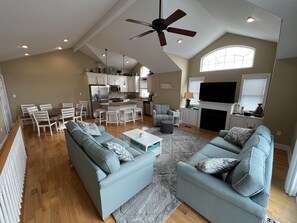 TV, fireplace, DVD player, books