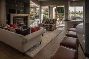 Smart TV, fireplace, Netflix, ping pong - Oasis de Sol Luxury 4/bed4.5bath House, Private pool (La Quinta)