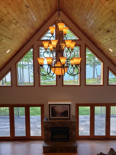 Oceanfront Chalet with privacy and spectacular views. Romantic or family getaway