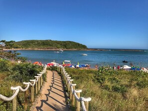 On the beach - MARTHA SCHWANTZ 301 BUILDING, 3 BEDROOM APARTMENT - 1 garage 200m FROM MORRO BEACH. (Praia do Morro)