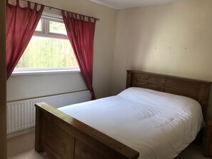 2 bedrooms, free WiFi - Modern Apartment with WIFI, flatscreen TV and private parking (Dundonald)