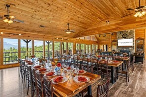 Dining - Gatlinburg Mansion: Majestic Views, Home Theater, Hot Tubs, and More! (Gatlinburg)