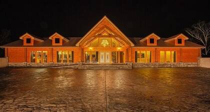 Gatlinburg Mansion: Majestic Views, Home Theater, Hot Tubs, and More!