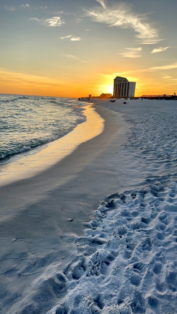 On the beach, sun loungers, beach towels - Beautiful Gulf Front Complex,White Sandy Beaches, private pool, Paradise Awaits! (Navarre)