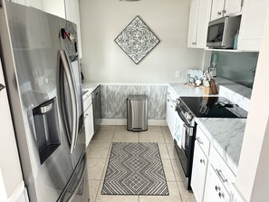 Fridge, microwave, oven, stovetop - Beautiful Gulf Front Complex,White Sandy Beaches, private pool, Paradise Awaits! (Navarre)