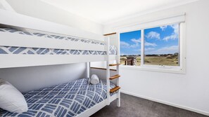 5 bedrooms, iron/ironing board, free WiFi, bed sheets