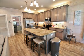 Fridge, microwave, oven, stovetop - Koastal Kabana- Your Beach Trip is Calling. Book Today! (Gulf Shores)