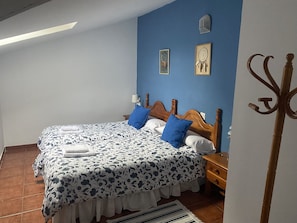 3 bedrooms, iron/ironing board, travel cot, free WiFi