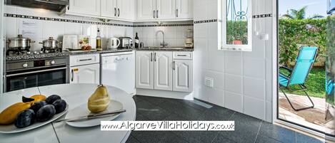 冷蔵庫、電子レンジ、オーブン、食器洗い機