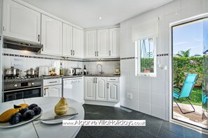 Frigorifero, microonde, forno, lavastoviglie