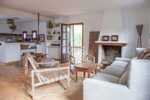 Smart TV, fireplace - finca el retiro Ibiza, luxury villa in rustic environment for 8 people (Santa Eulària des Riu)