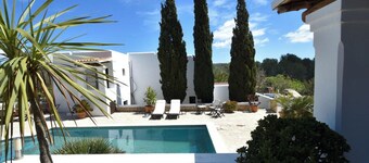 finca el retiro Ibiza、素朴な環境の8人用の高級ヴィラ
